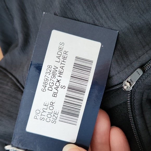 Devon & Jones Pullover - Picture 5 of 6